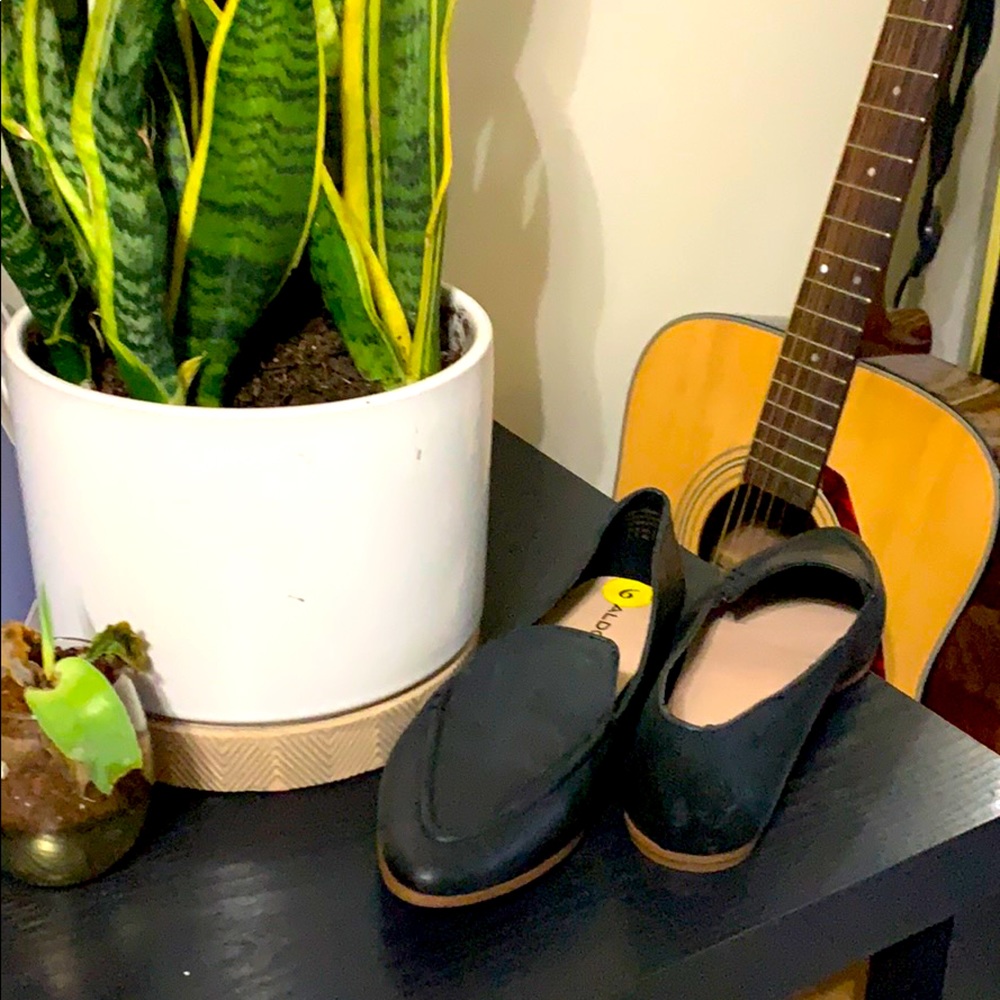 Size 9 Aldo Black Flats